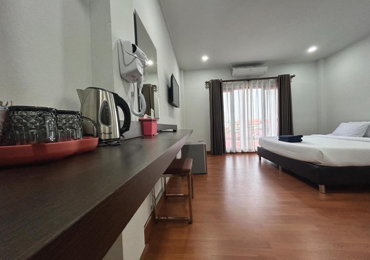 Bordin Hotel Убонратчатхани Экстерьер фото
