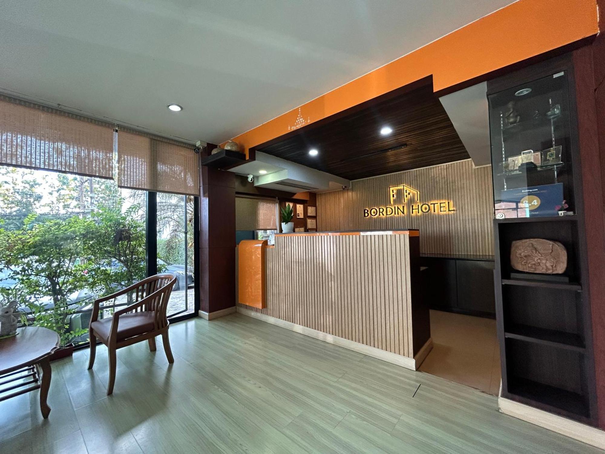Bordin Hotel Убонратчатхани Экстерьер фото