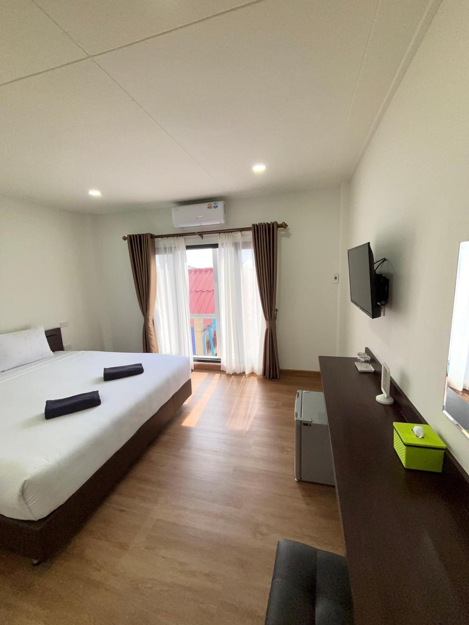 Bordin Hotel Убонратчатхани Экстерьер фото