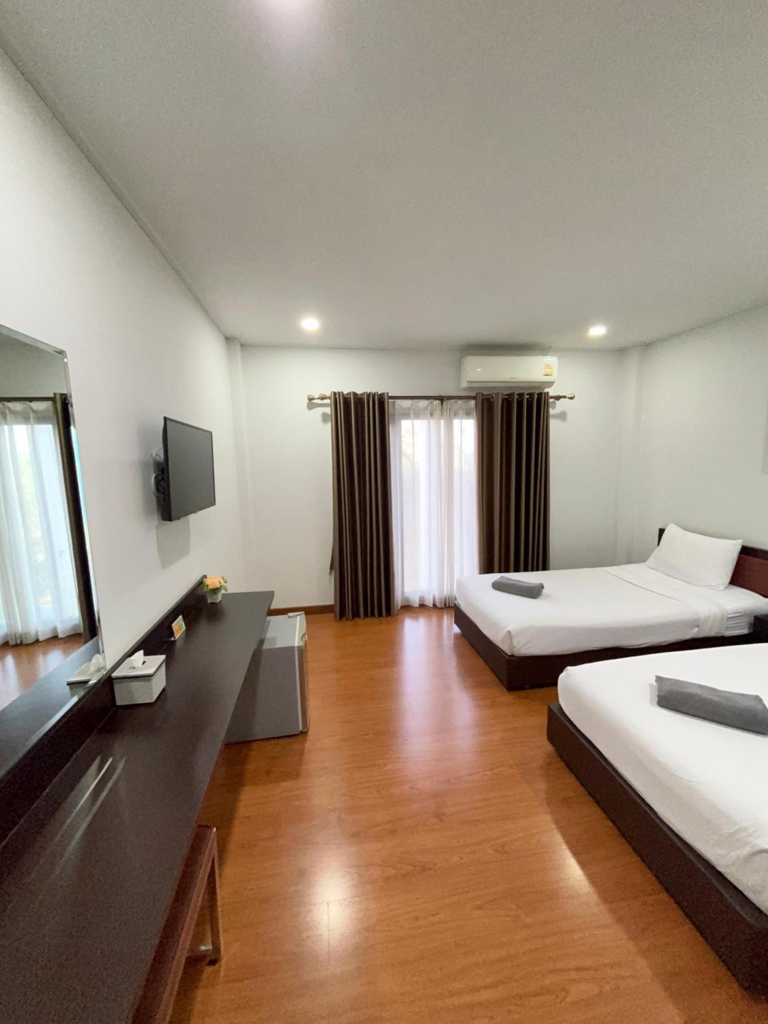Bordin Hotel Убонратчатхани Экстерьер фото