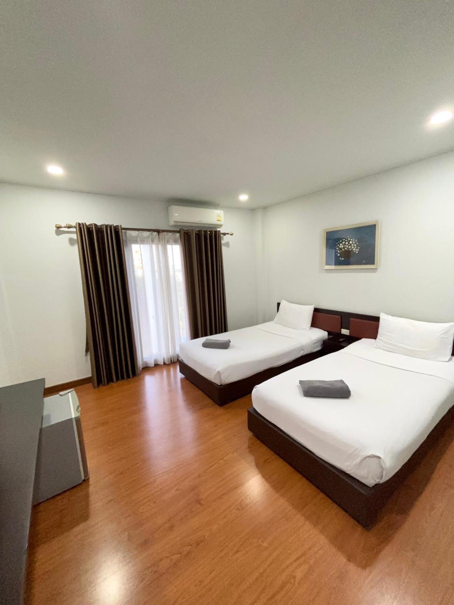 Bordin Hotel Убонратчатхани Экстерьер фото