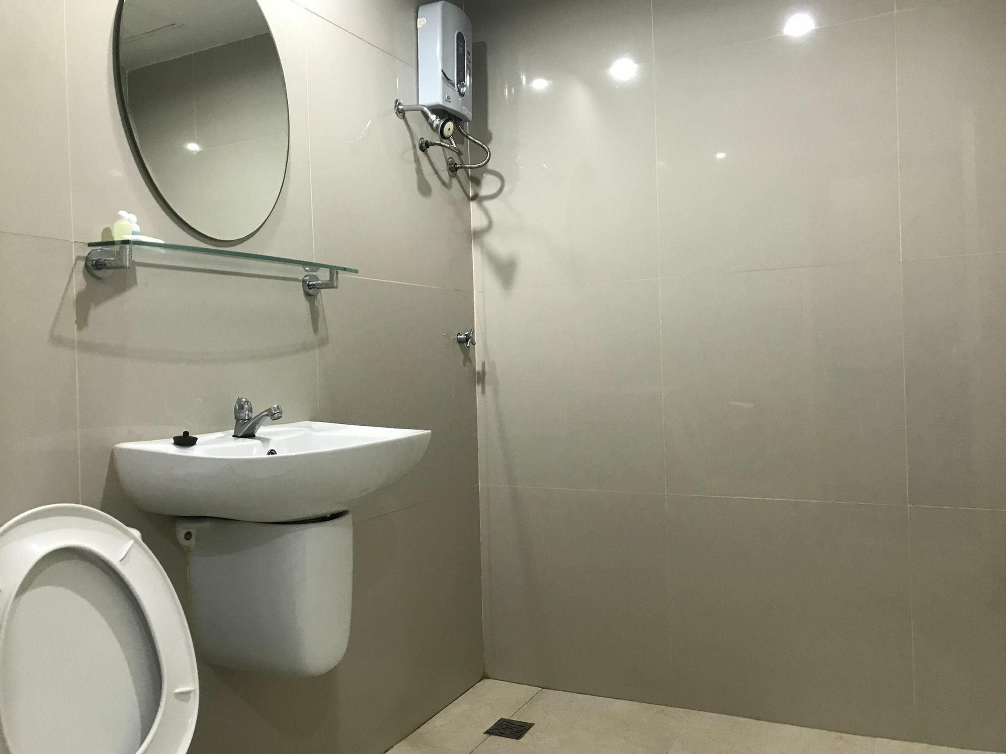 Bordin Hotel Убонратчатхани Экстерьер фото